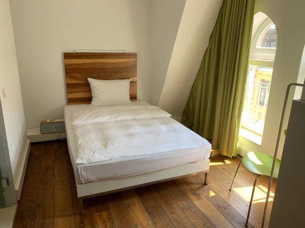 HOPPER Hotel St. Josef : photo 2 de la chambre  chambre double avec 1 petit lit double