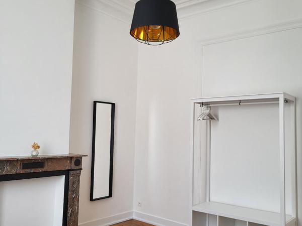 Brussels Bed & Blockchain Private rooms with shared bathroom : photo 4 de la chambre grande chambre double 