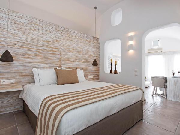 Athina Luxury Suites : photo 2 de la chambre suite de luxe avec vue sur la caldeira