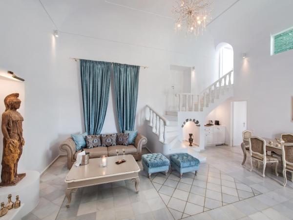 Athina Luxury Suites : photo 2 de la chambre suite royale avec jacuzzi extérieur - vue sur caldeira