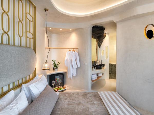 Athina Luxury Suites : photo 3 de la chambre suite supérieure avec bain à remous - vue sur caldera