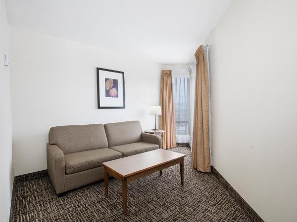 Ramada by Wyndham Kamloops : photo 3 de la chambre suite studio queen - non-fumeurs