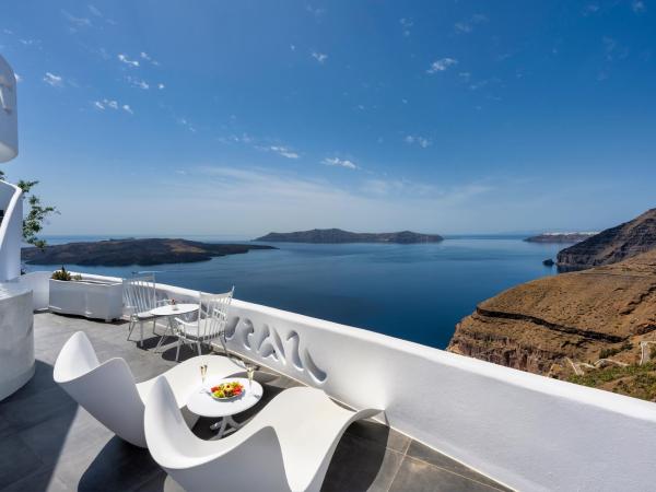 Athina Luxury Suites : photo 9 de la chambre suite supérieure avec bain à remous - vue sur caldera