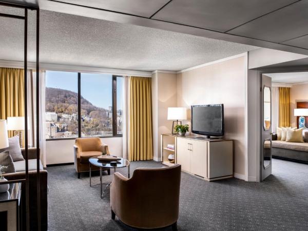 Omni Mont-Royal Hotel : photo 2 de la chambre suite omni avec 1 lit king-size et canapé-lit