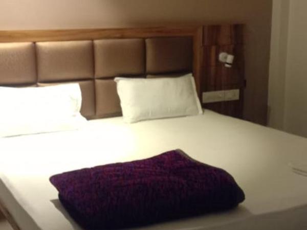 Hotel Mid Way Taj By WB Inn : photo 7 de la chambre chambre double standard