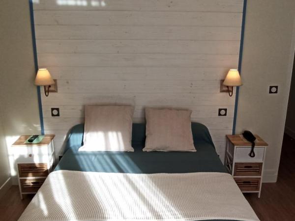 Hôtel La Résidence : photo 8 de la chambre chambre triple avec douche