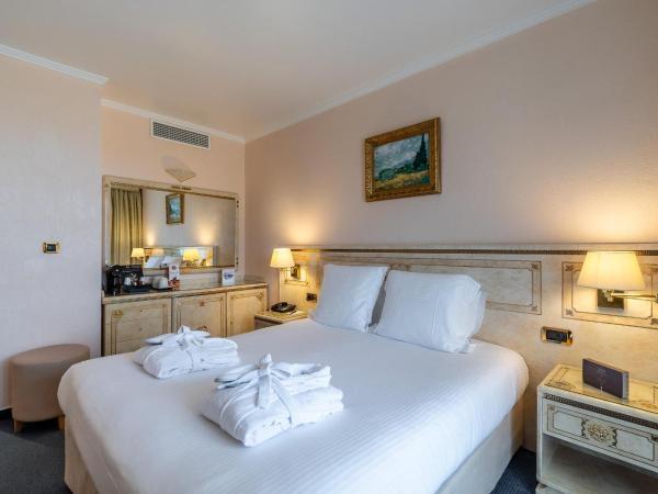 Hotel Corsica & Spa Serena : photo 3 de la chambre chambre double ou lits jumeaux - vue latérale sur mer