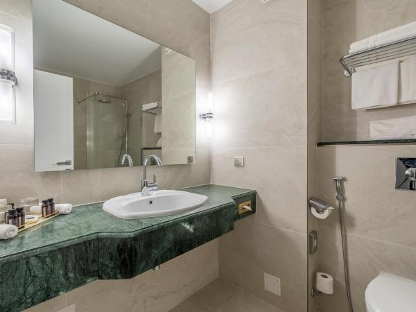 Hotel Corsica & Spa Serena : photo 4 de la chambre chambre double deluxe - vue latérale sur mer