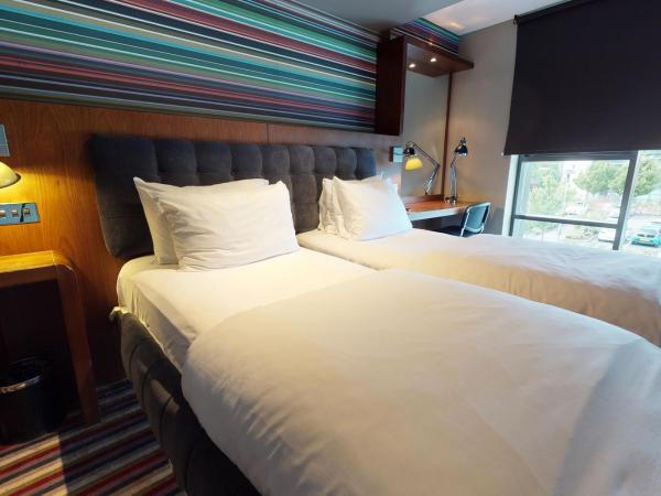 Village Hotel Leeds South : photo 1 de la chambre chambre lits jumeaux