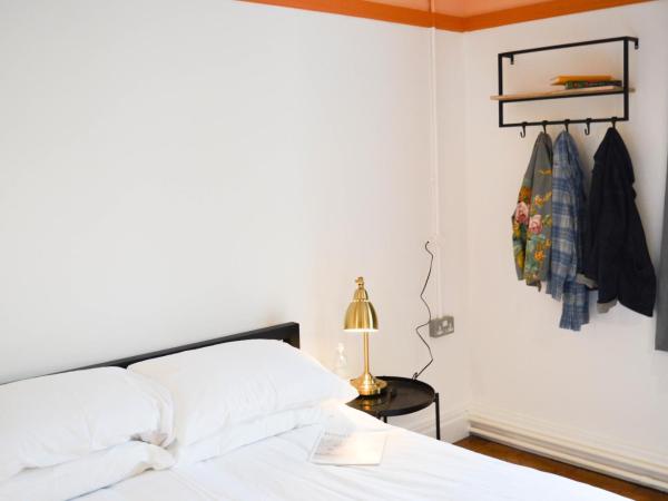 The Bristol Wing : photo 2 de la chambre chambre lit queen-size avec salle de bains commune