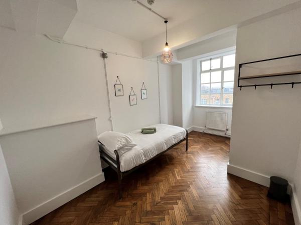 The Bristol Wing : photo 2 de la chambre chambre simple avec salle de bains commune