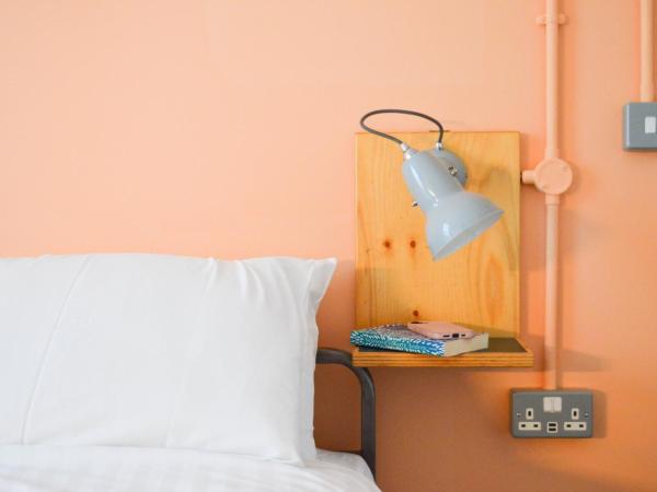 The Bristol Wing : photo 8 de la chambre chambre simple avec salle de bains commune