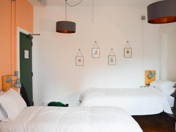 The Bristol Wing : photo 9 de la chambre chambre triple avec salle de bains privative