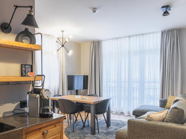 ALPINE INN Davos : photo 5 de la chambre suite lit queen-size