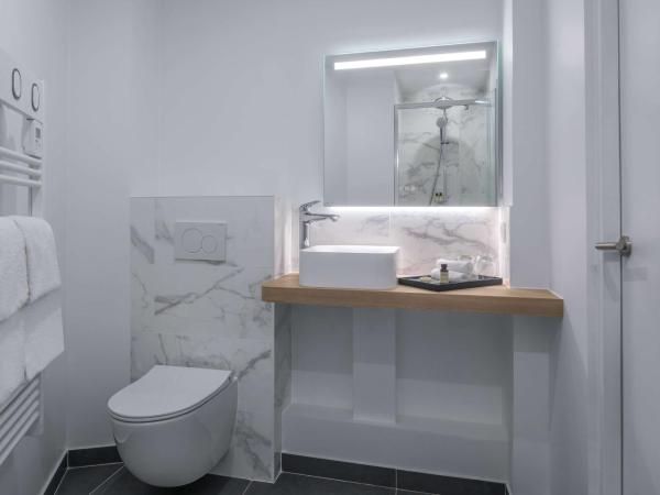 Hotel Camille Paris Tapestry Collection by Hilton : photo 8 de la chambre chambre lit king-size deluxe - vue sur ville