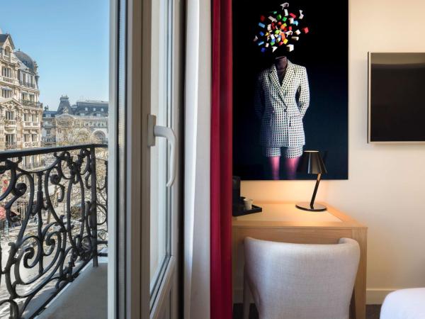 Hotel Camille Paris Tapestry Collection by Hilton : photo 2 de la chambre chambre lit king-size - vue sur ville