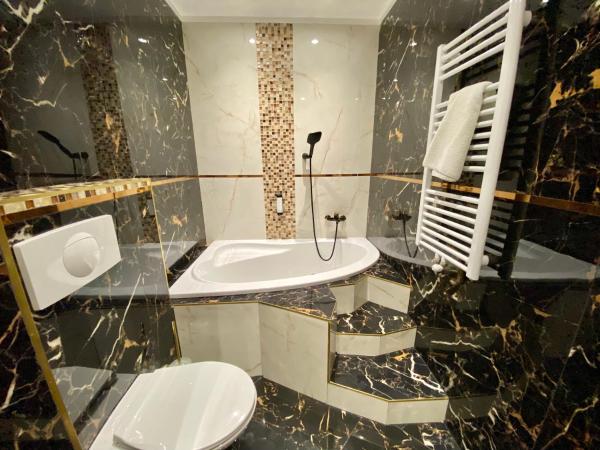 Hotel Liliova Prague Old Town : photo 10 de la chambre suite lit king-size