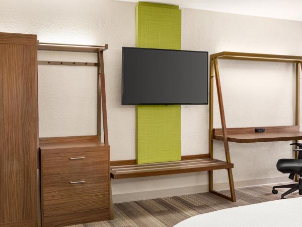 Holiday Inn Express - San Antonio Airport, an IHG Hotel : photo 6 de la chambre standard king room with extra space