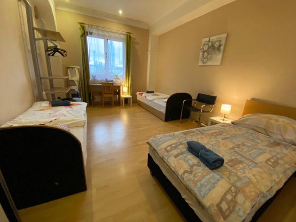 Hermina apartmanház : photo 2 de la chambre chambre triple basique avec salle de bains commune