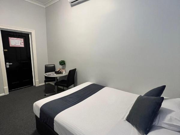 Adelaide Pulteney Motel : photo 2 de la chambre chambre double avec salle de bains commune