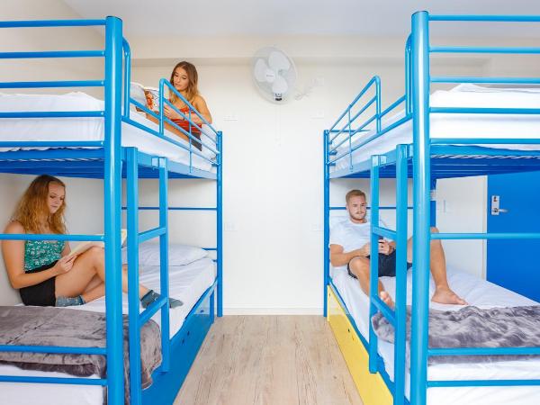 Global Backpackers Cairns : photo 1 de la chambre lit dans dortoir mixte de 4 lits (réservé aux personnes de 18 à 35 ans)