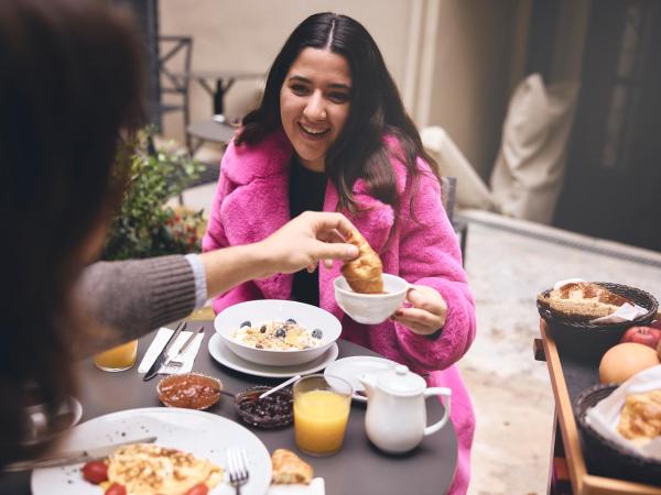 Bohemian Suites Athens : photo 2 de la chambre suite junior - demi sous-sol