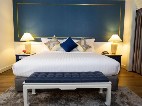 Grand China Bangkok : photo 1 de la chambre suite avec jacuzzi et balcon