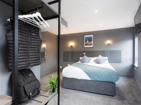 Bank Square Town House : photo 2 de la chambre chambre double avec salle de bains privative