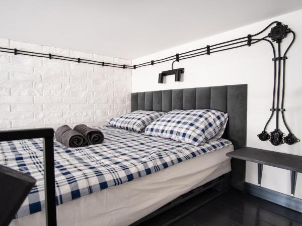 Dream Aparts - Piotrkowska 152 Select : photo 2 de la chambre chambre triple Économique avec salle de bains commune