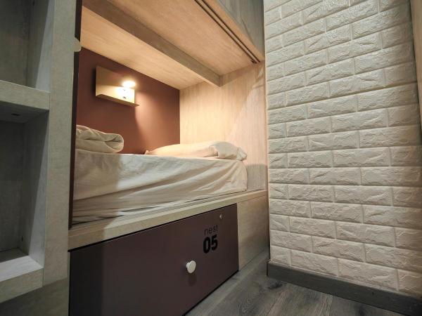 Free Hostels Barcelona : photo 6 de la chambre lit dans dortoir pour femmes de 6 lits