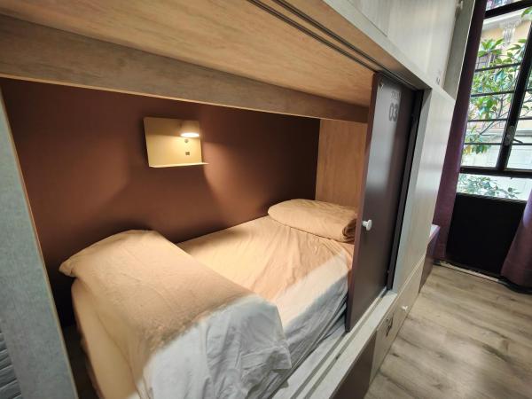 Free Hostels Barcelona : photo 9 de la chambre lit dans dortoir pour femmes de 6 lits