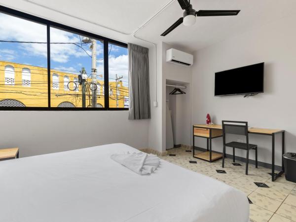 Suites Reforma by HomiRent : photo 2 de la chambre suite deluxe avec lit king-size