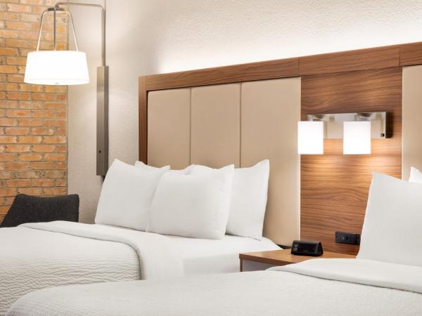 Holiday Inn Express - San Antonio Airport, an IHG Hotel : photo 8 de la chambre chambre standard avec 2 lits queen-size