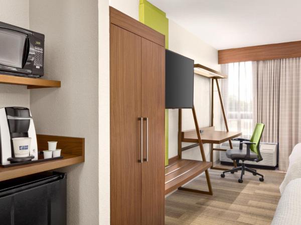 Holiday Inn Express - San Antonio Airport, an IHG Hotel : photo 7 de la chambre chambre standard avec 2 lits queen-size