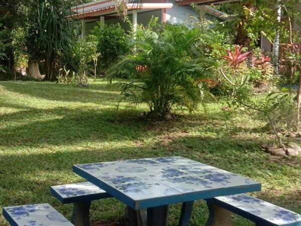 Mada Lanta Mai Keaw : photo 8 de la chambre chambre lit king-size - vue sur jardin