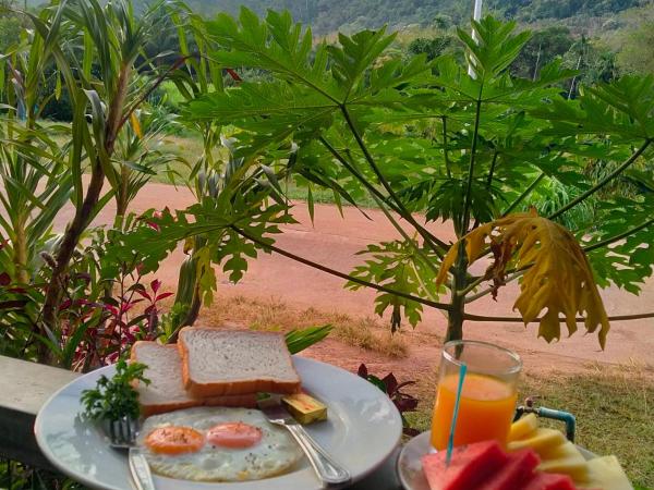 Mada Lanta Mai Keaw : photo 10 de la chambre chambre lit king-size - vue sur jardin