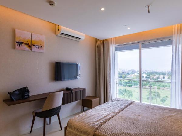 AR Suites Jewels Royale - Koregaon Park NX : photo 6 de la chambre studio avec balcon
