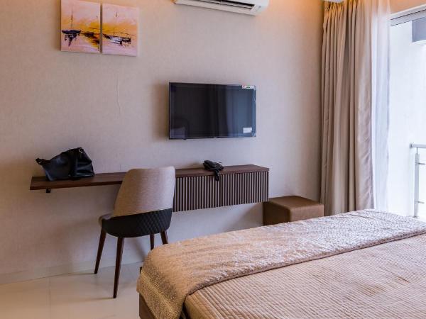 AR Suites Jewels Royale - Koregaon Park NX : photo 7 de la chambre studio avec balcon