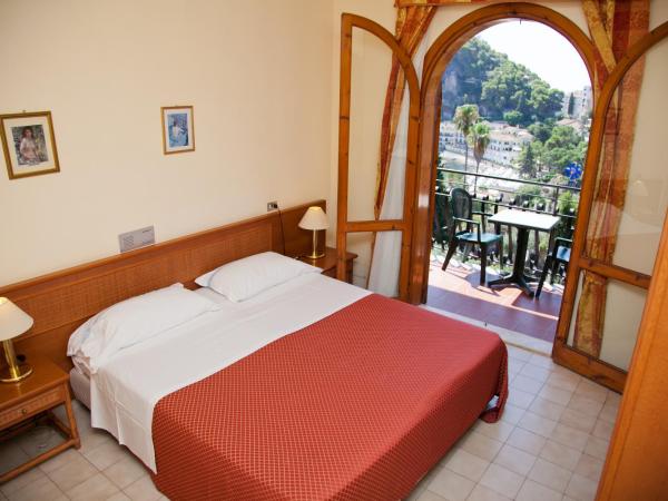 Hotel Ipanema : photo 1 de la chambre chambre double ou lits jumeaux - vue latérale sur mer