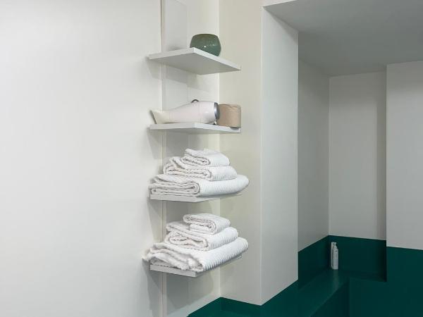 Easy Milano - Rooms and Apartments Navigli : photo 7 de la chambre chambre lits jumeaux