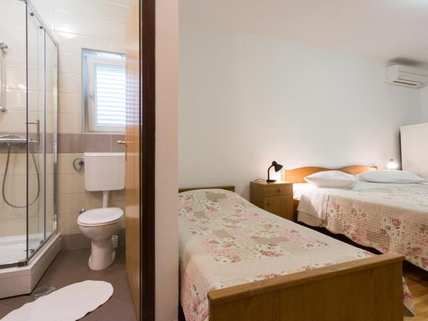 Bed & Breakfast Mario : photo 1 de la chambre chambre triple avec balcon