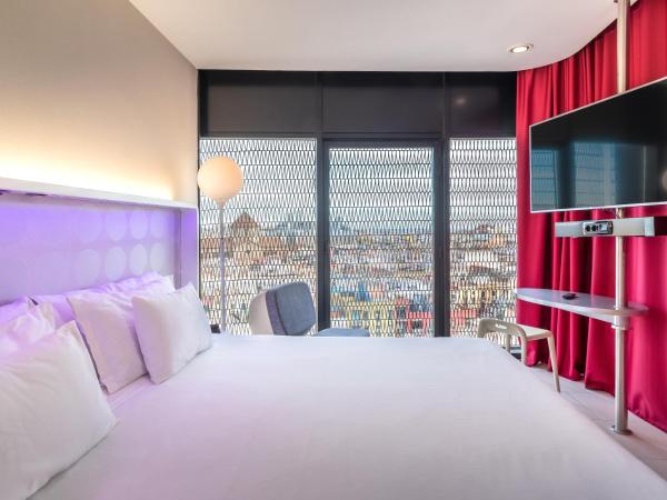 Barceló Raval : photo 4 de la chambre hébergement de luxe - vue sur ville de barcelone