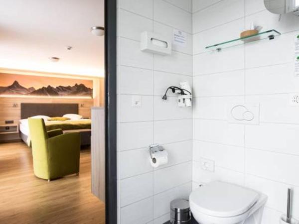 Hotel Bristol : photo 6 de la chambre chambre quadruple - vue sur montagnes