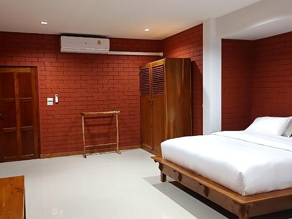 Saen Kam Resort : photo 2 de la chambre chambre familiale - vue sur montagne