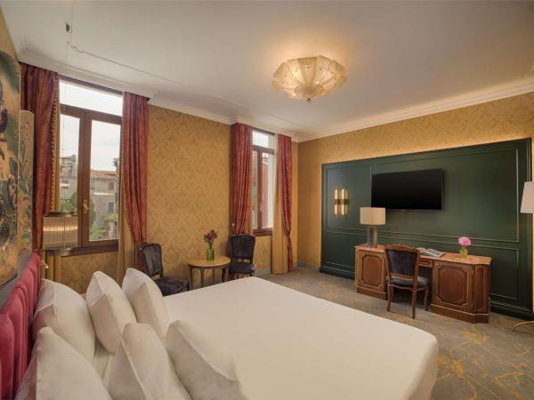 NH Collection Grand Hotel Palazzo Dei Dogi : photo 5 de la chambre chambre double ou lits jumeaux premium - vue sur canal