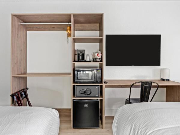 Developer Inn & Suites Airport JAX, a Baymont by Wyndham : photo 2 de la chambre chambre avec 2 grands lits queen-size