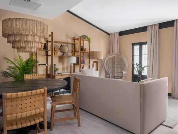 Maisons du Monde Hôtel & Suites - Marseille Vieux Port : photo 1 de la chambre appartement 1 chambre en duplex avec terrasse