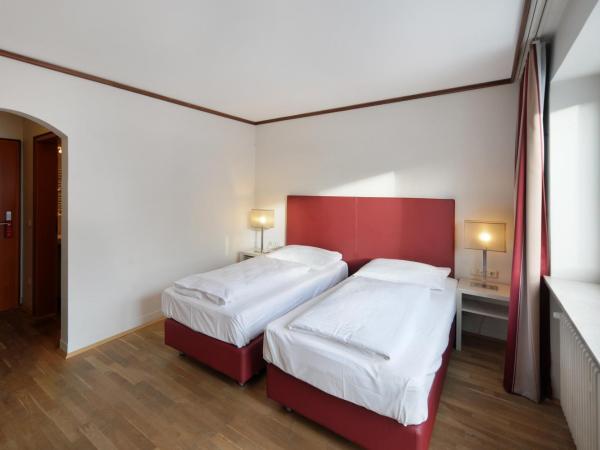 Ambassador Parkhotel : photo 7 de la chambre chambre lits jumeaux
