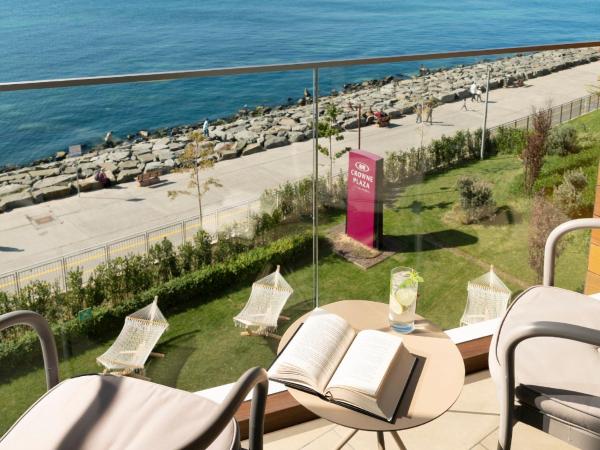 Crowne Plaza Florya Istanbul, an IHG Hotel : photo 3 de la chambre suite junior lit king-size avec canapé-lit et accès au salon club - vue sur mer