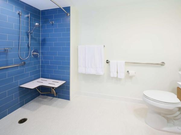 OUTRIGGER Reef Waikiki Beach Resort : photo 9 de la chambre hébergement pour personnes à mobilité réduite avec 2 lits queen-size - ocean tower - vue sur océan